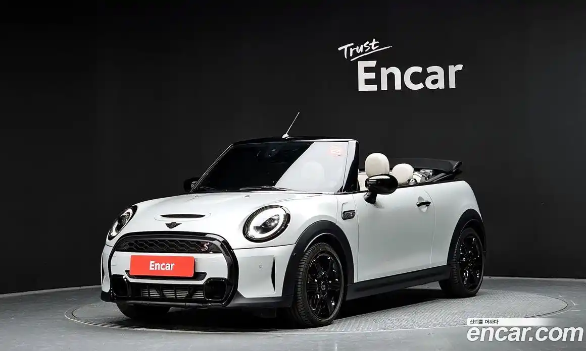 Mini Cooper Convertible 2023 2.0 Автомат в Москве № 167175, фото 1