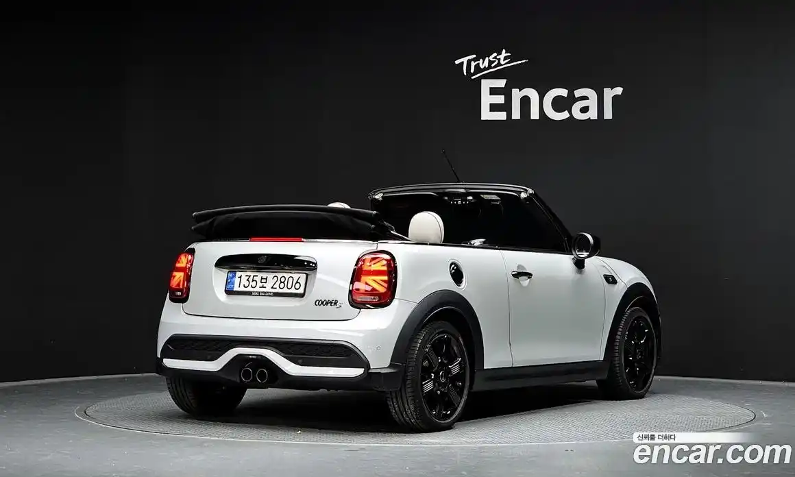 Mini Cooper Convertible 2023 2.0 Автомат в Москве № 167175, фото 2