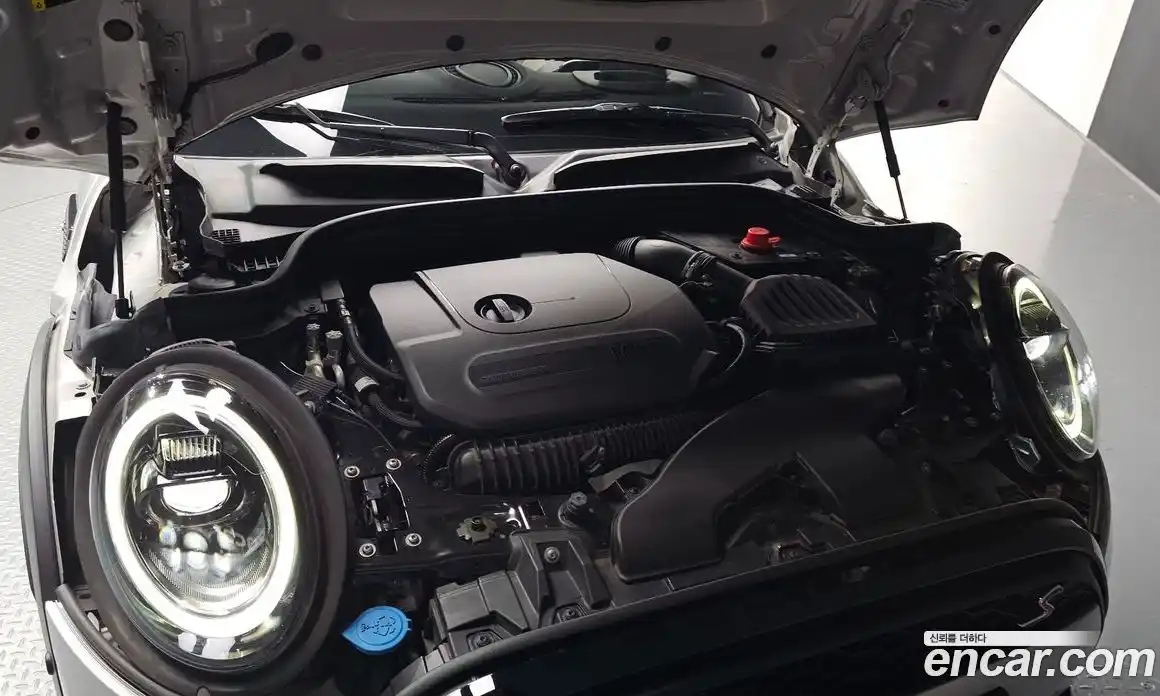 Mini Cooper Convertible 2023 2.0 Автомат в Москве № 167175, фото 6