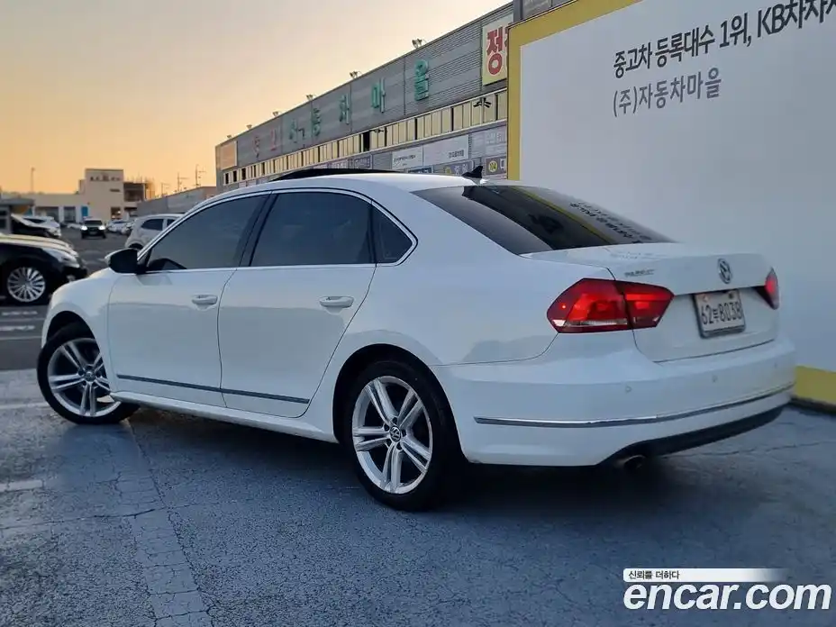 Volkswagen Passat 2013 2.5 Автомат в Москве № 169217, фото 4