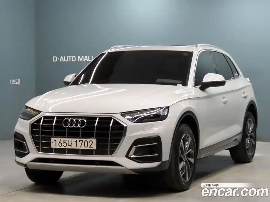 Audi Q5 2023 2.0 Автомат в Москве № 196263, фото 1