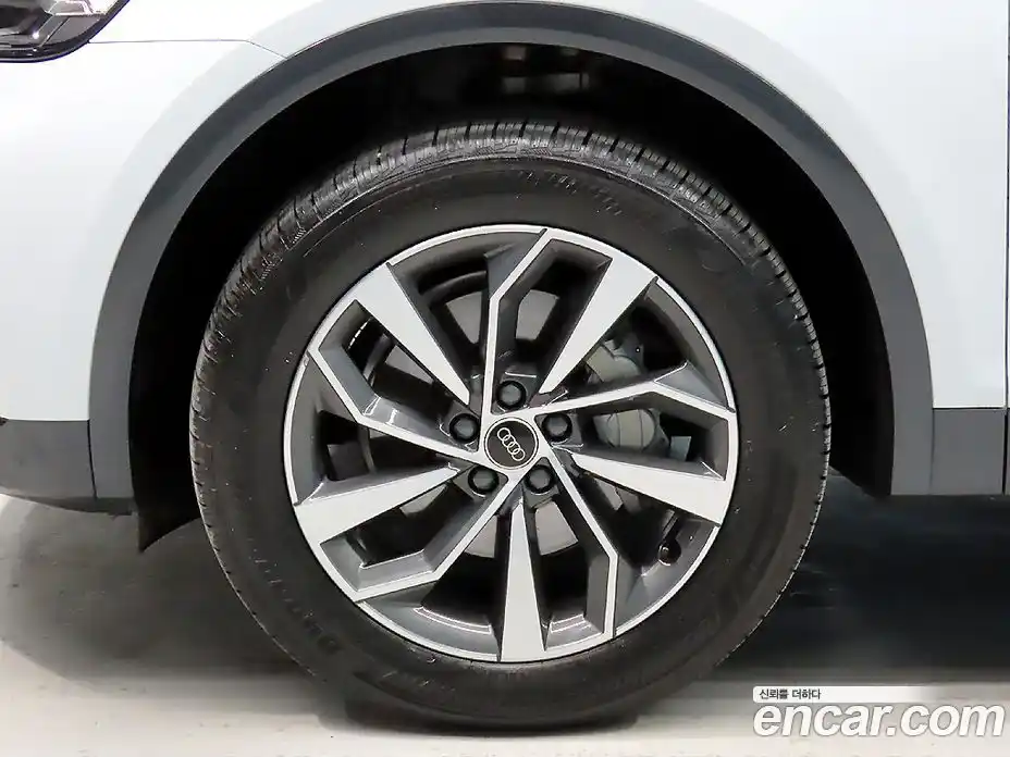 Audi Q5 2023 2.0 Автомат в Москве № 196263, фото 5