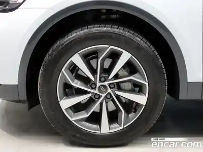 Audi Q5 2023 2.0 Автомат в Москве № 196263, миниатюра 5