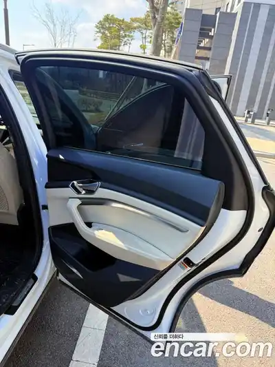 Audi e-tron 2022 0.4 Автомат в Москве № 196753, миниатюра 12