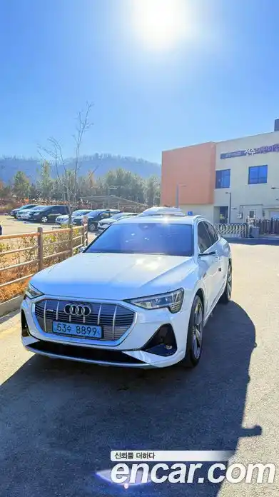 Audi e-tron 2022 0.4 Автомат в Москве № 196753, миниатюра 3