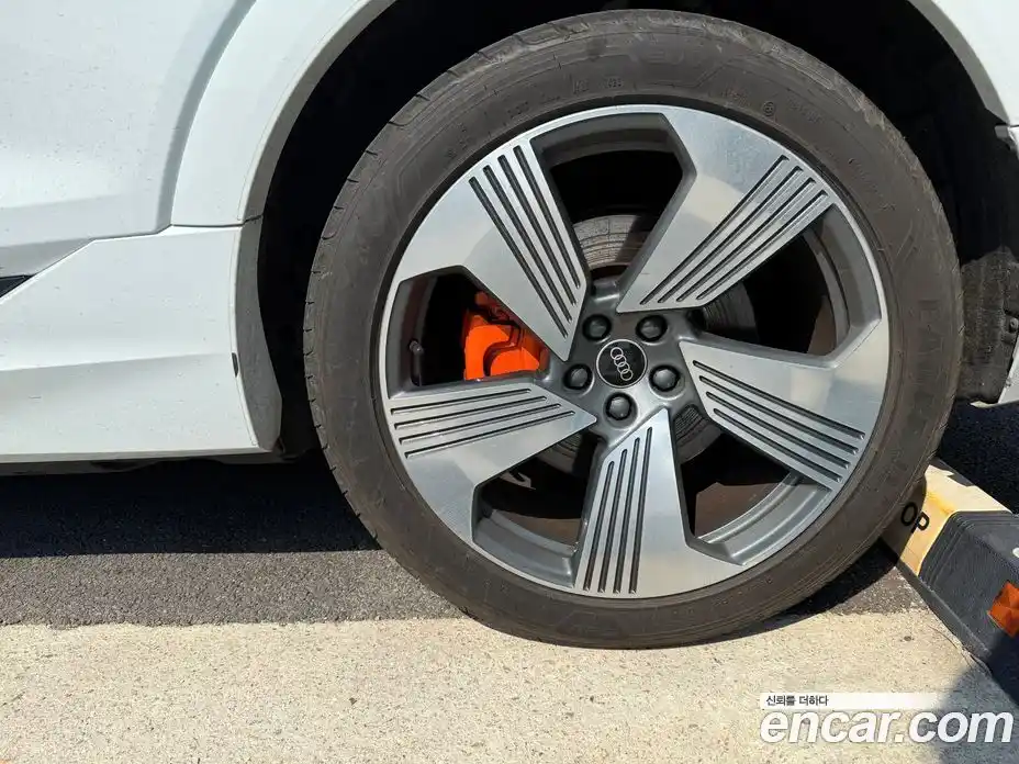 Audi e-tron 2022 0.4 Автомат в Москве № 196753, фото 8