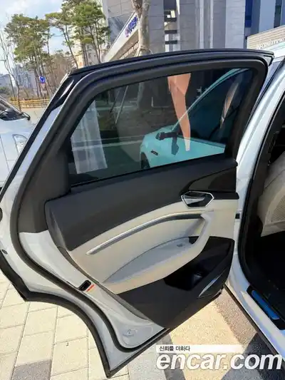 Audi e-tron 2022 0.4 Автомат в Москве № 196753, миниатюра 9