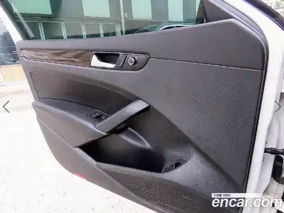 Volkswagen Passat 2015 2.0 Автомат в Москве № 199356, миниатюра 11