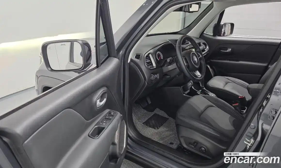 Jeep Renegade 2023 1.3 Автомат в Москве № 199375, фото 13