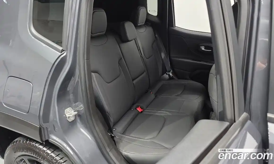 Jeep Renegade 2023 1.3 Автомат в Москве № 199375, фото 16