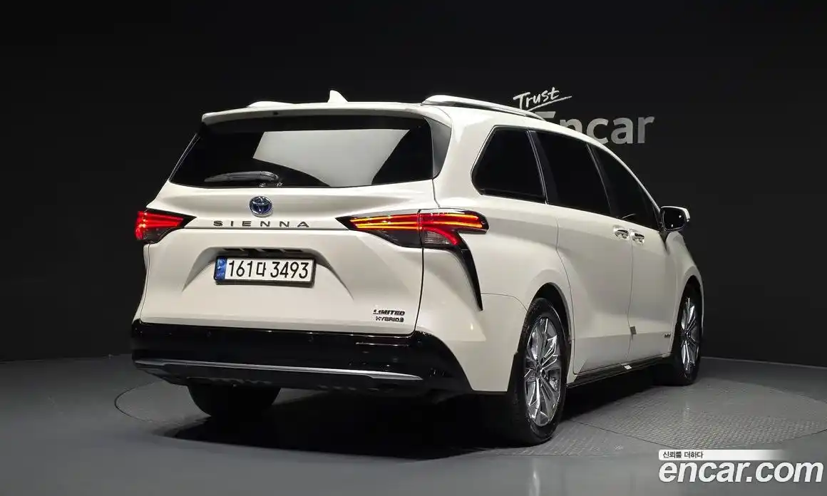 Toyota Sienna 2021 2.5 Автомат в Москве № 199658, фото 16