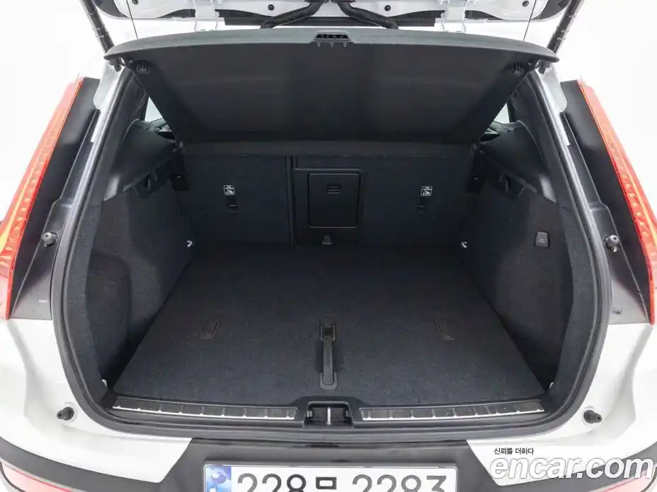 Volvo XC40 2025 2.0 Автомат в Москве № 205277, фото 17