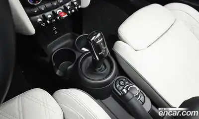 Mini Cooper Convertible 2023 2.0 Автомат в Москве № 220293, миниатюра 9