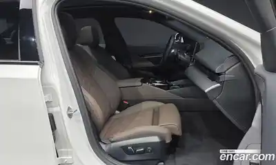 BMW 5-Series 2025 2.0 Автомат в Москве № 227776, миниатюра 4