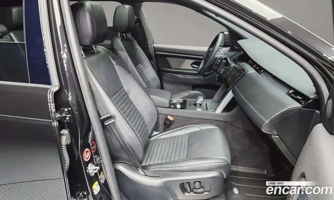 Land Rover Discovery Sport 2024 2.0 Автомат в Москве № 231160, фото 3