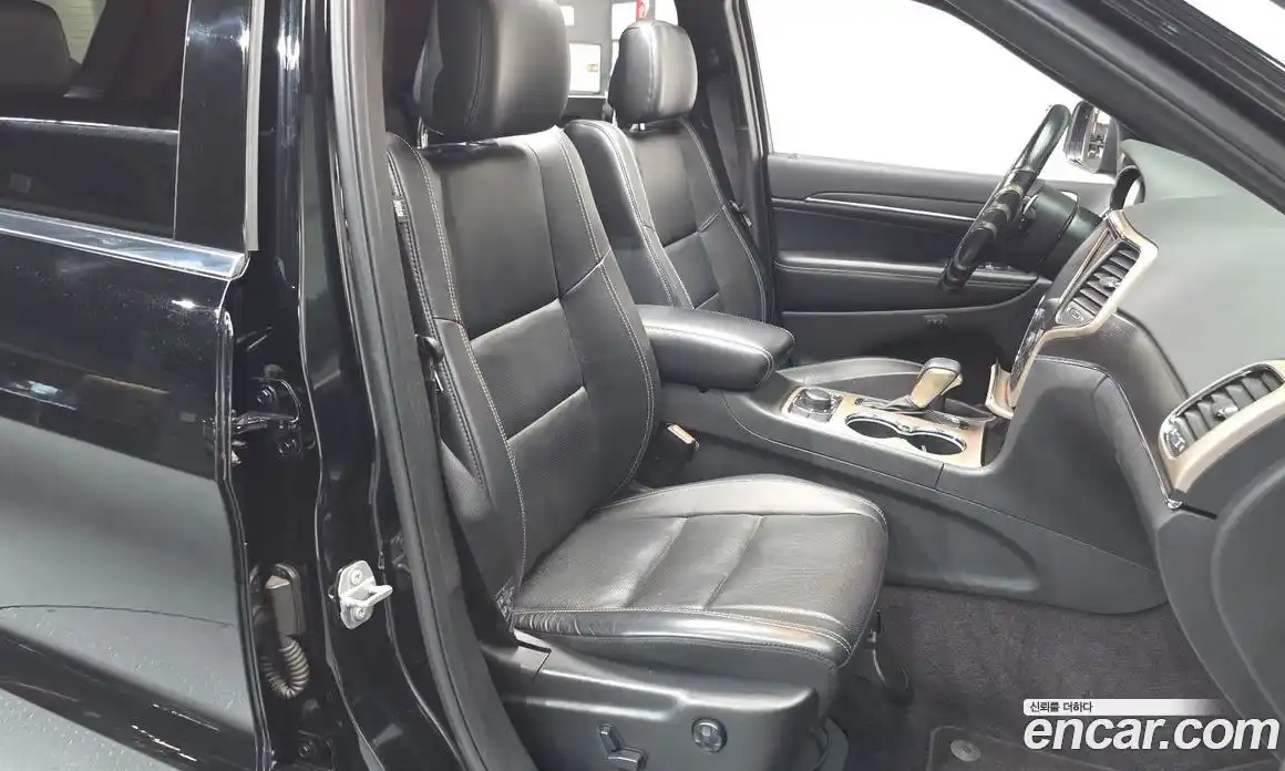 Jeep Cherokee 2017 3.6 Автомат в Москве № 232477, фото 13