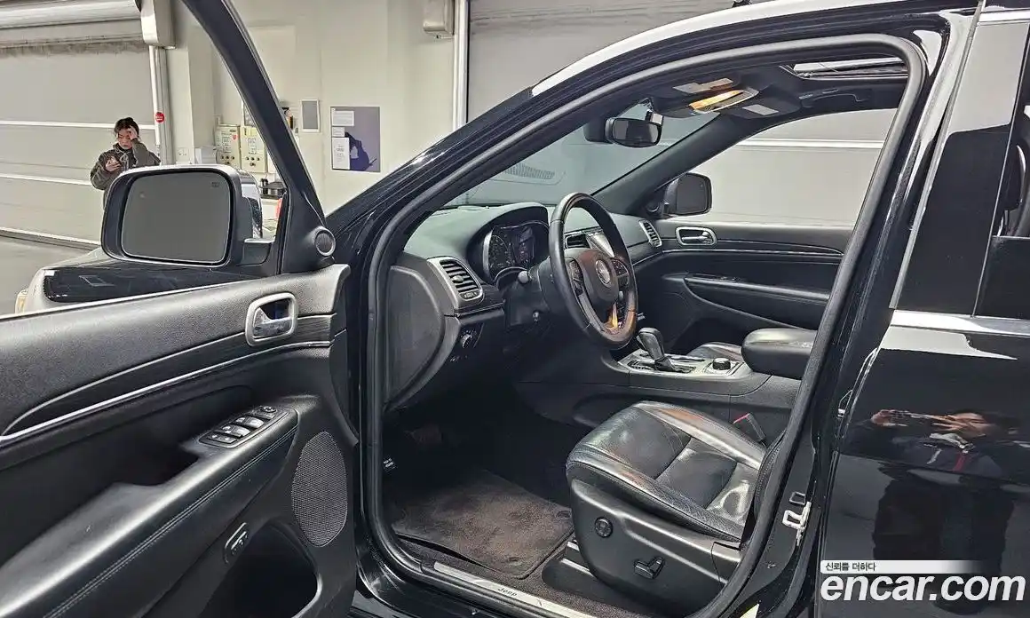 Jeep Cherokee 2019 3.6 Автомат в Москве № 232724, фото 15