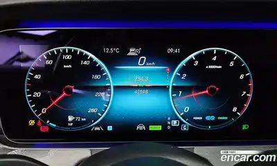 Mercedes-Benz E-Class 2021 2.0 Автомат в Москве № 263485, миниатюра 3