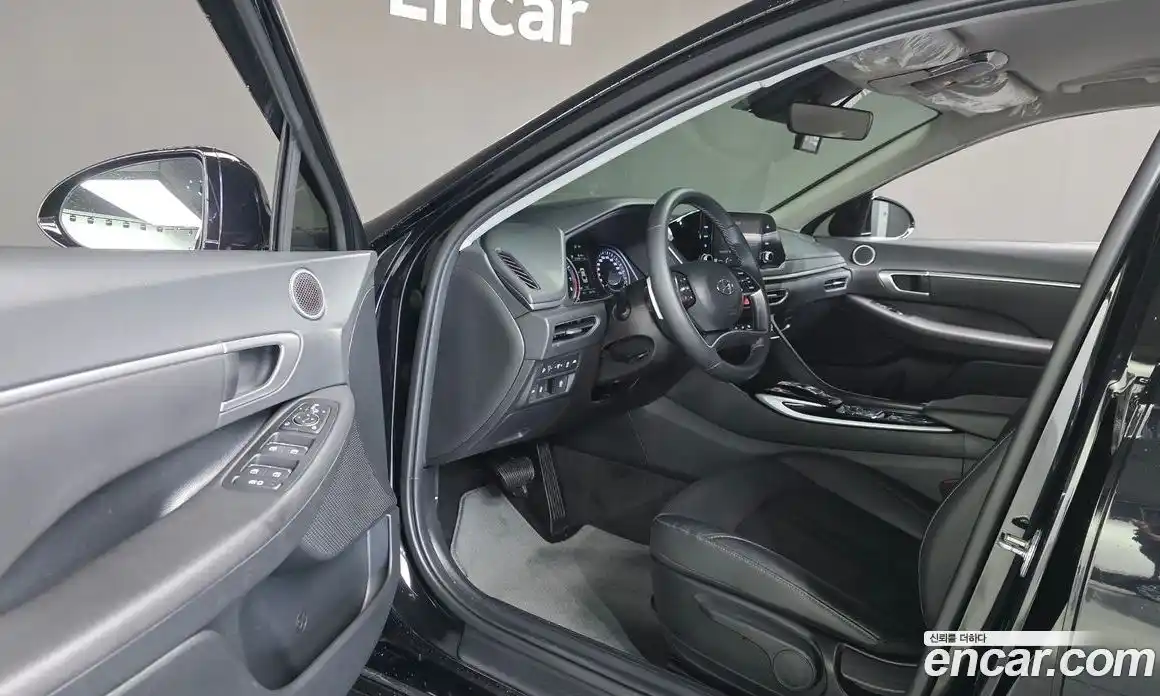 Hyundai Sonata 2022 2.0 Автомат в Москве № 283908, фото 16