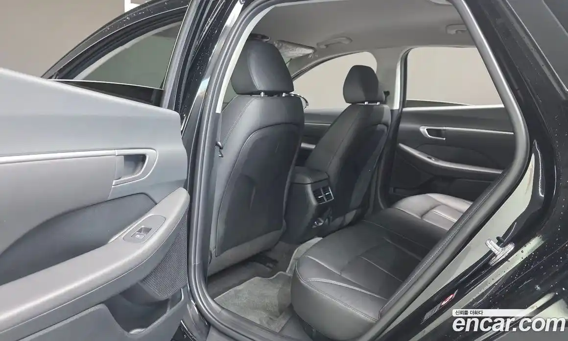 Hyundai Sonata 2022 2.0 Автомат в Москве № 283908, фото 18