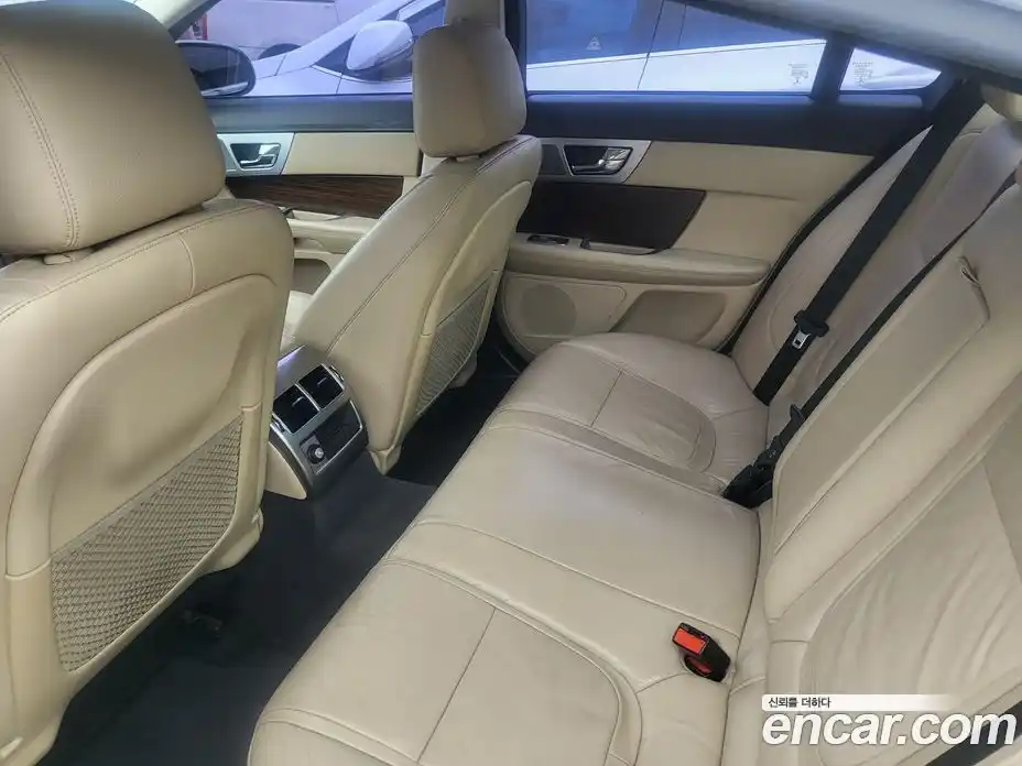 Jaguar XF 2015 2.2 Автомат в Москве № 283947, фото 6