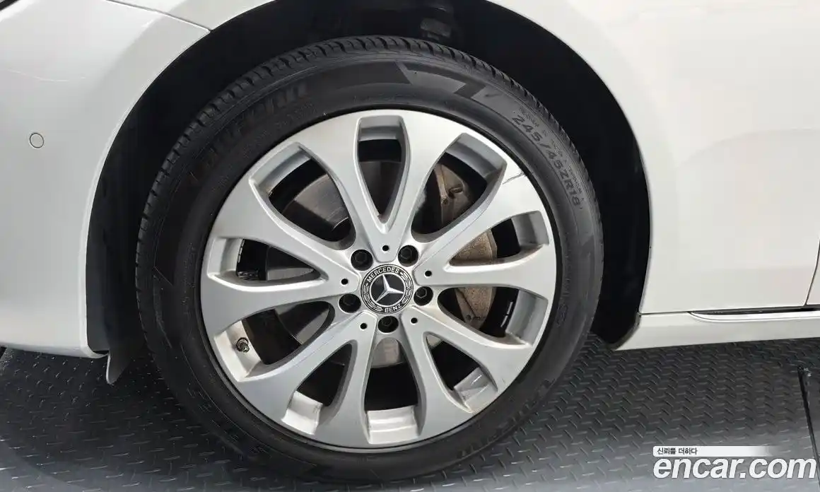 Mercedes-Benz E-Class 2017 2.0 Автомат в Москве № 325131, фото 17