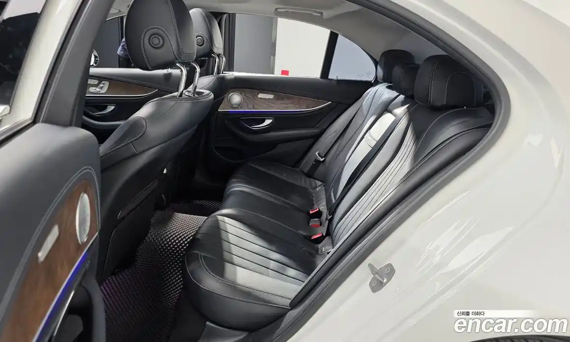 Mercedes-Benz E-Class 2017 2.0 Автомат в Москве № 325131, фото 19