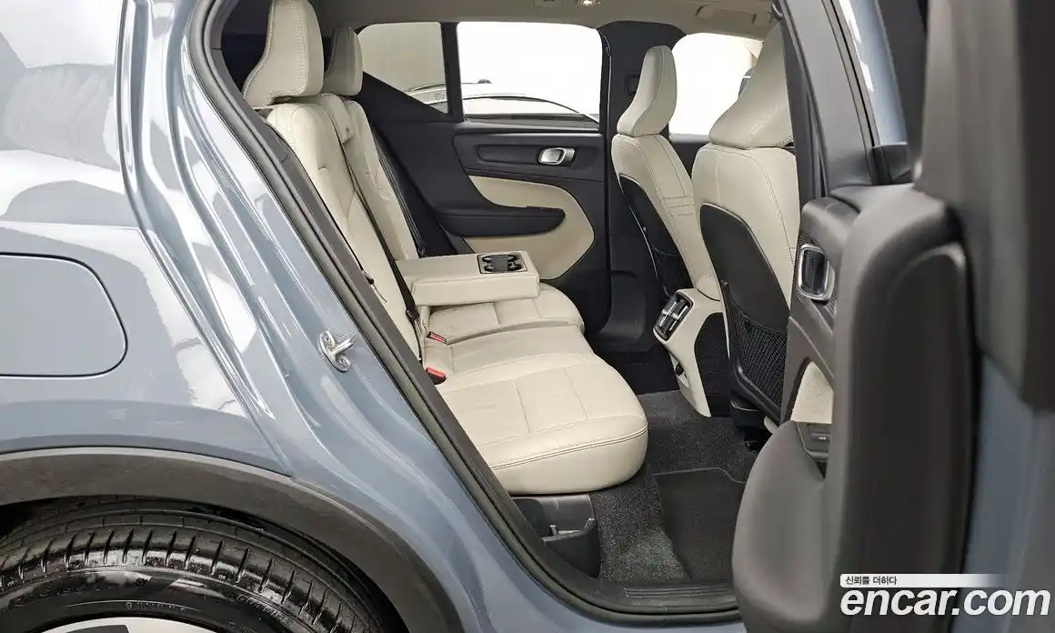 Volvo XC40 2023 2.0 Автомат в Москве № 326028, фото 12