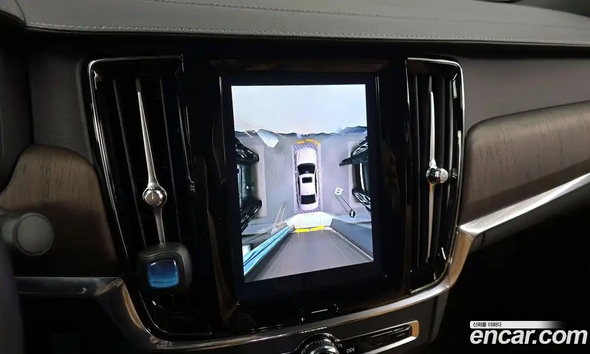 Volvo XC40 2023 2.0 Автомат в Москве № 326028, фото 19