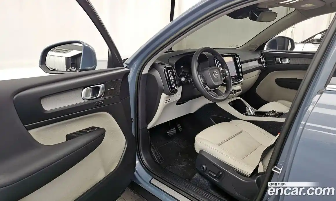 Volvo XC40 2023 2.0 Автомат в Москве № 326028, фото 20