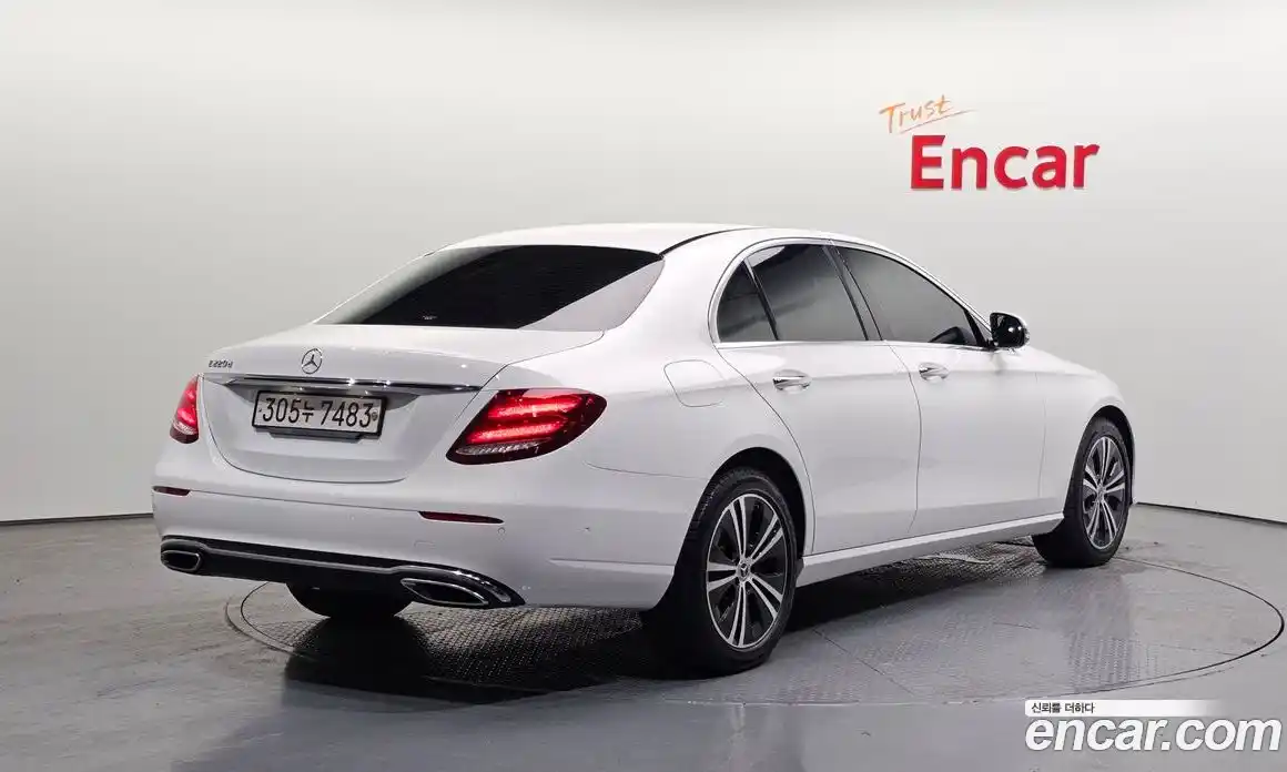 Mercedes-Benz E-Class 2020 1.9 Автомат в Москве № 342426, фото 15