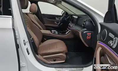 Mercedes-Benz E-Class 2020 1.9 Автомат в Москве № 342426, миниатюра 4