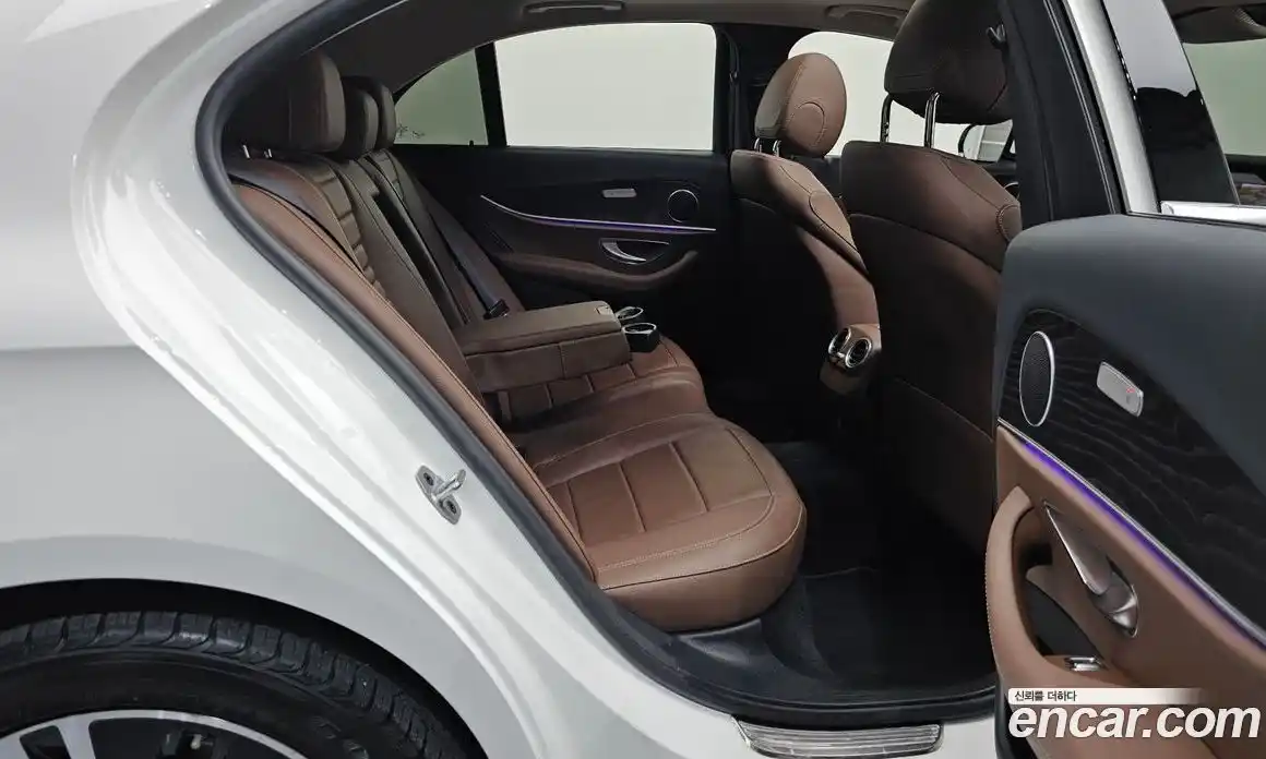 Mercedes-Benz E-Class 2020 1.9 Автомат в Москве № 342426, фото 10