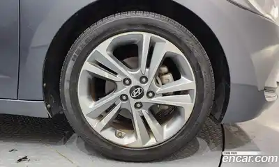 Hyundai Avante 2017 1.6 Автомат в Москве № 399147, миниатюра 5