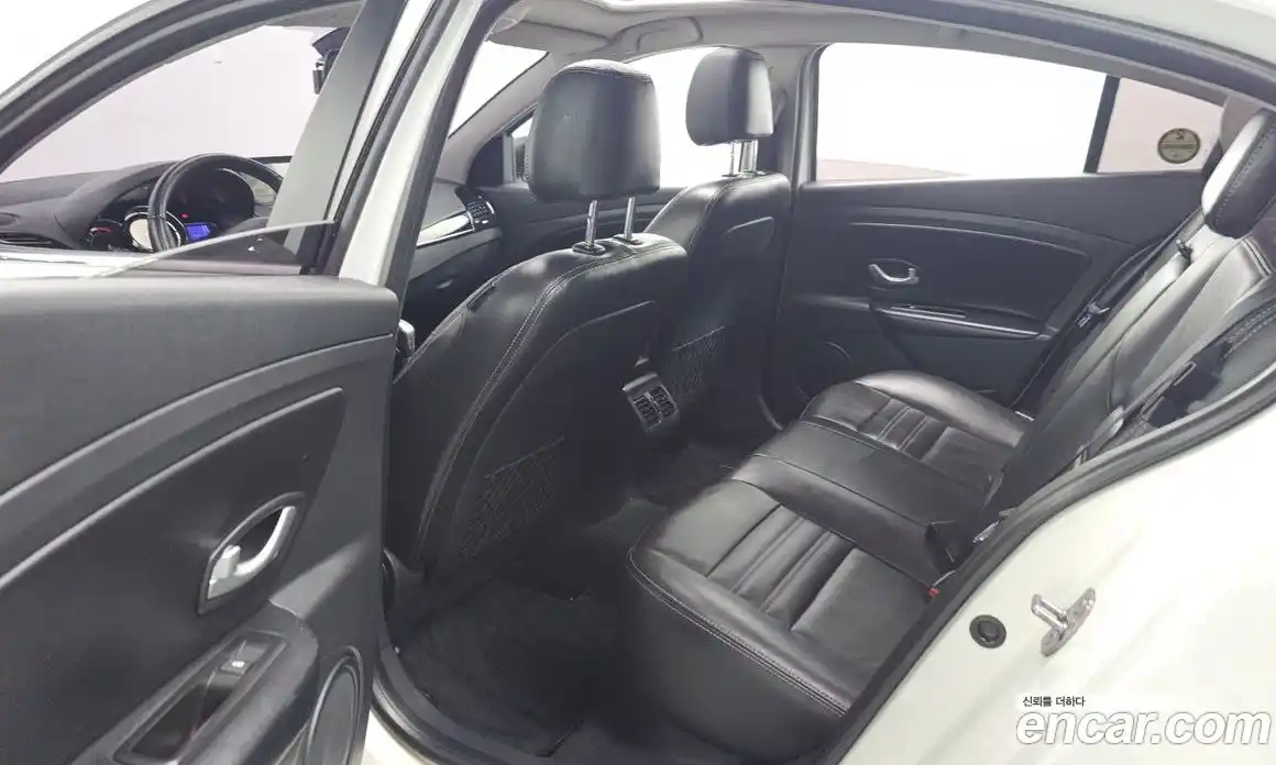 Renault SM3 2016 1.6 Автомат в Москве № 399186, фото 12