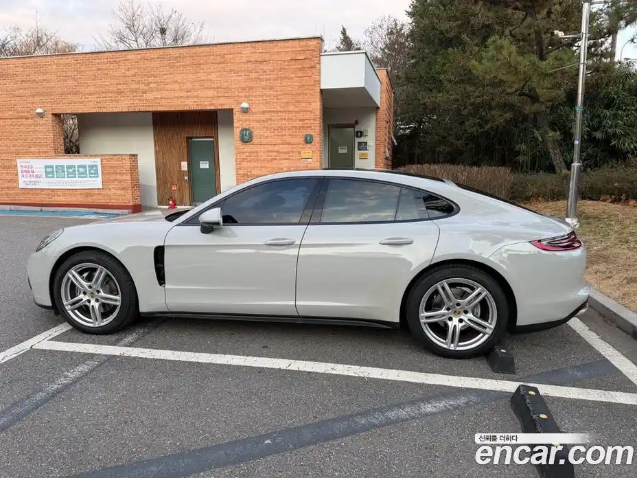 Porsche Panamera 2018 3.0 Автомат в Москве № 415908, фото 2