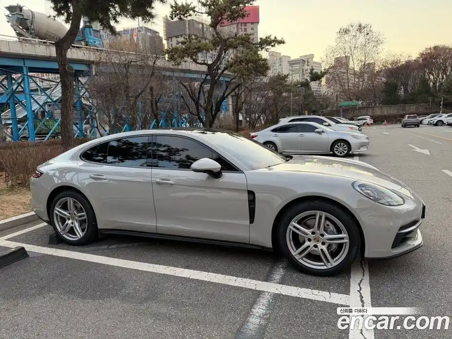 Porsche Panamera 2018 3.0 Автомат в Москве № 415908, фото 3
