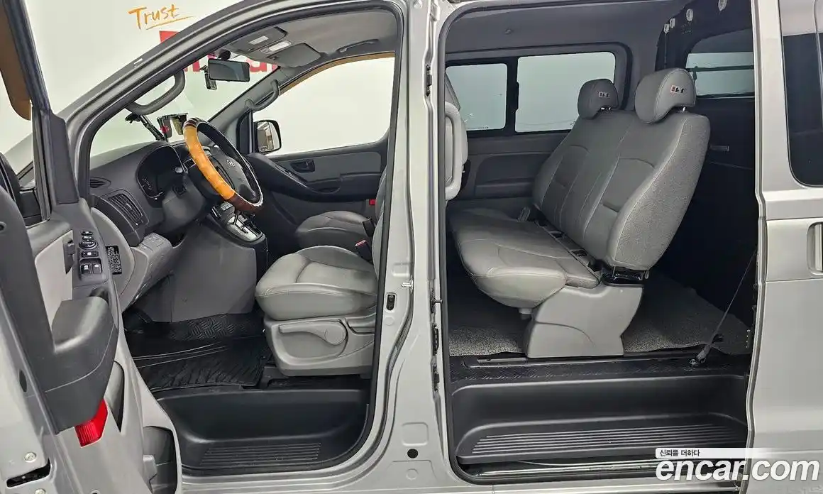 Hyundai Starex 2016 2.5 Автомат в Москве № 48735, фото 15