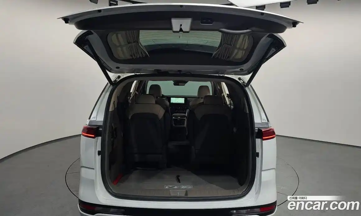 Kia Canival 2023 3.5 Автомат в Москве № 52571, фото 4