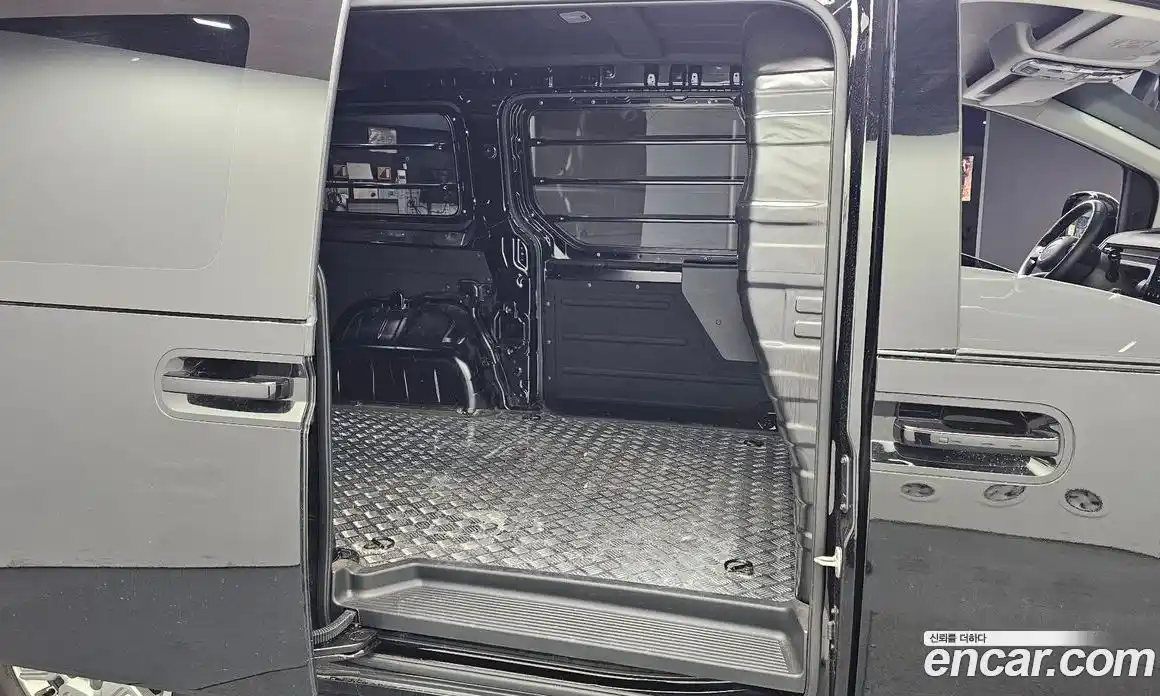 Hyundai Staria 2025 3.5 Автомат в Москве № 107910, фото 14