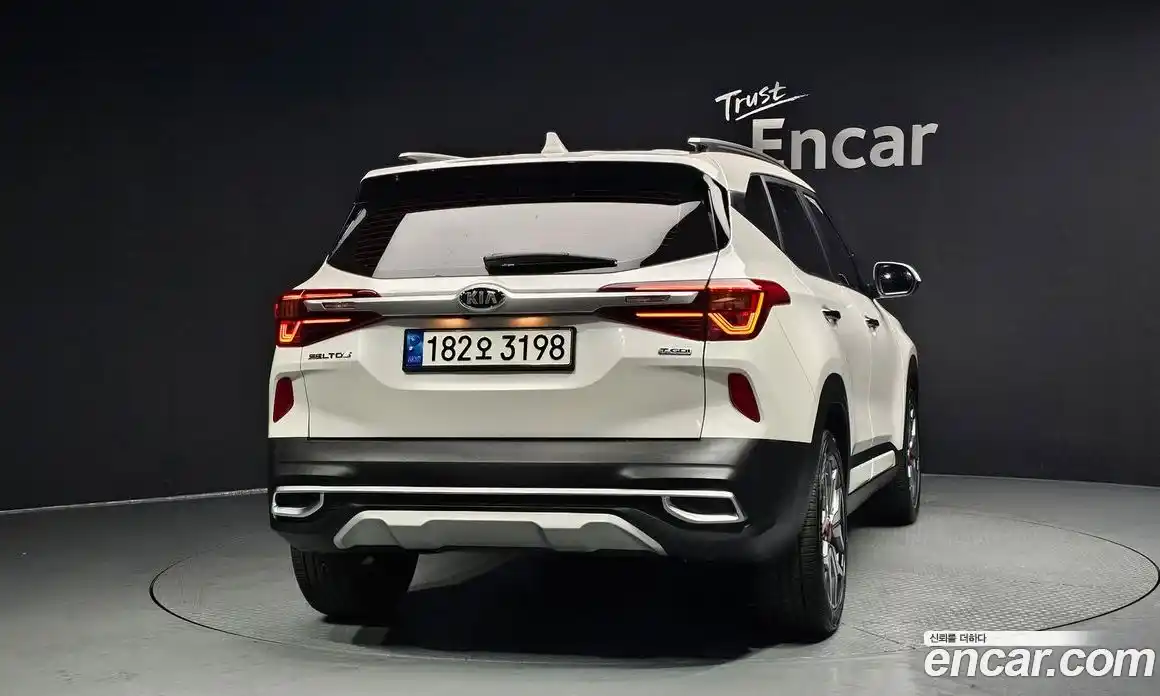 Kia Seltos 2022 1.6 Автомат в Москве № 115551, фото 4