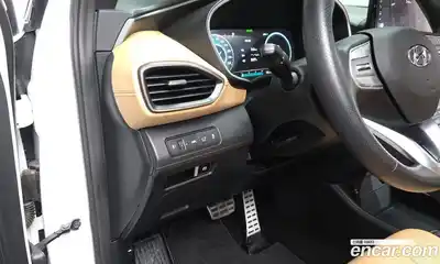 Hyundai Santa Fe 2022 1.6 Автомат в Москве № 124951, миниатюра 4