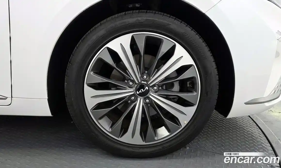 Kia K8 2023 1.6 Автомат в Москве № 133358, фото 1