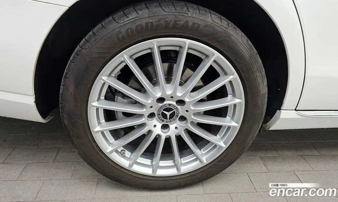 Mercedes-Benz E-Class 2023 2.0 Автомат в Москве № 140301, фото 5