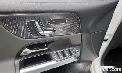 Mercedes-Benz EQB 2023 0.2 Автомат в Москве № 141404, миниатюра 3