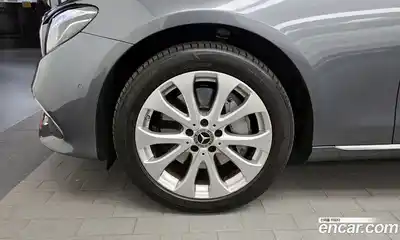 Mercedes-Benz E-Class 2019 2.0 Автомат в Москве № 142634, миниатюра 2