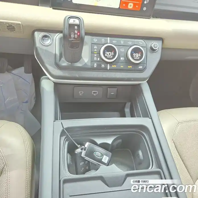 Land Rover Defender 2022 3.0 Автомат в Москве № 166356, фото 15
