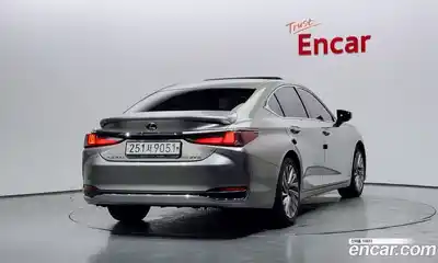Lexus ES 2019 2.5 Автомат в Москве № 168308, миниатюра 2