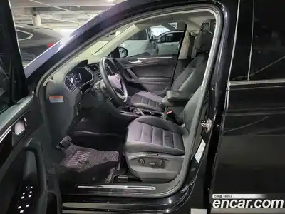 Volkswagen Tiguan 2022 2.0 Автомат в Москве № 168438, миниатюра 11