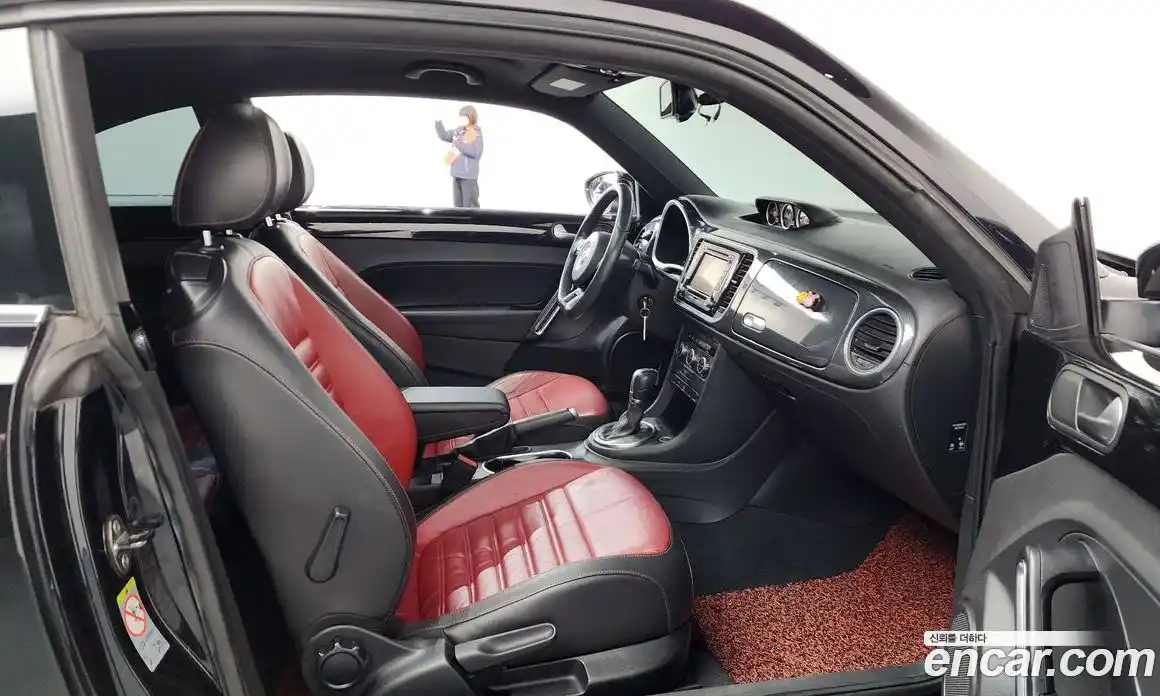 Volkswagen Beatle 2014 2.0 Автомат в Москве № 168997, фото 13